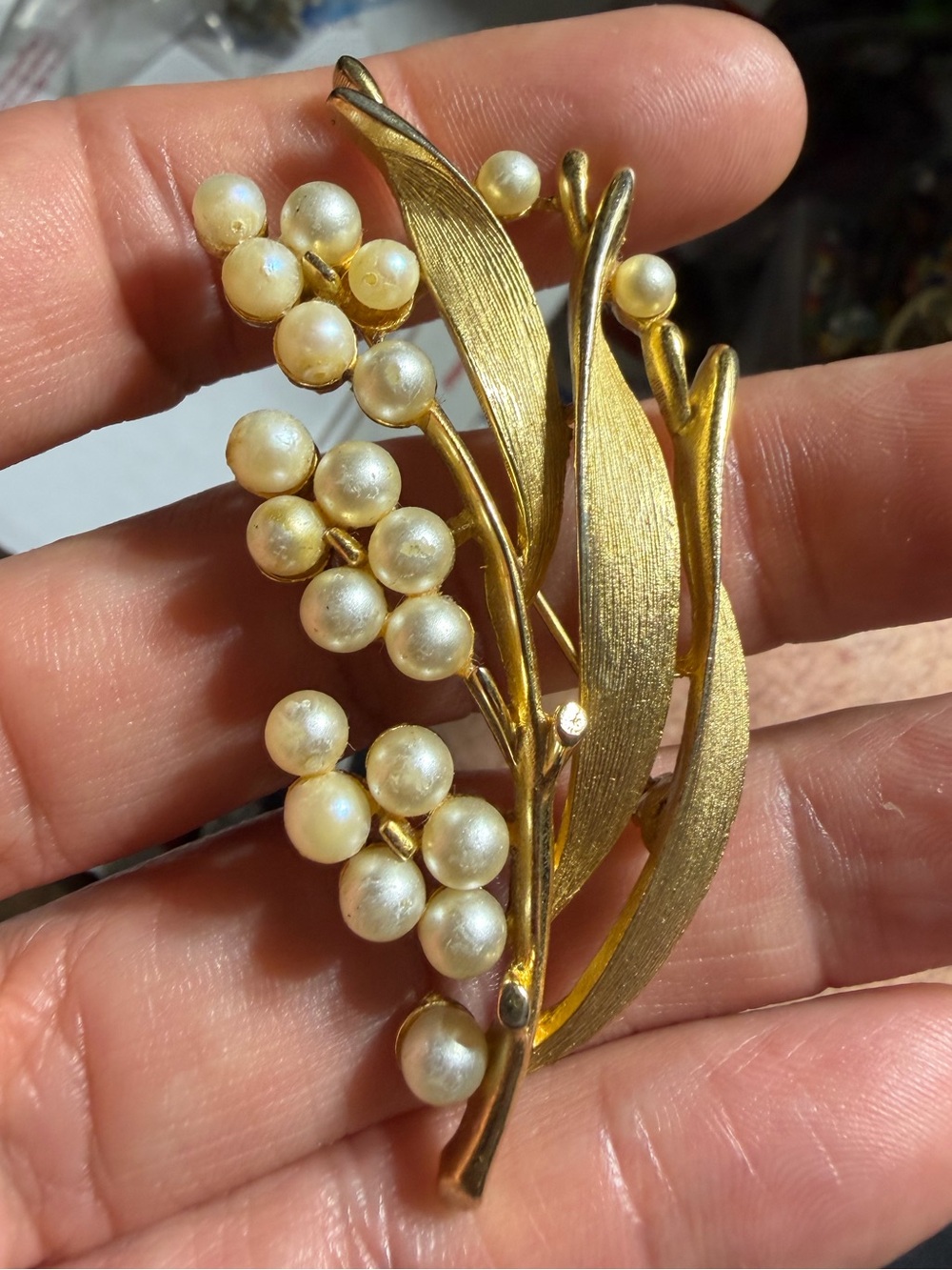 Vintage Lisner Gold Tone Faux Pearls Leaf Brooch